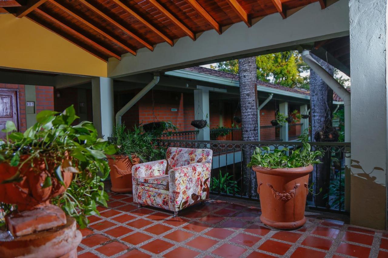 Hotel Y Restaurante Meson Del Gitano Caucasia Buitenkant foto
