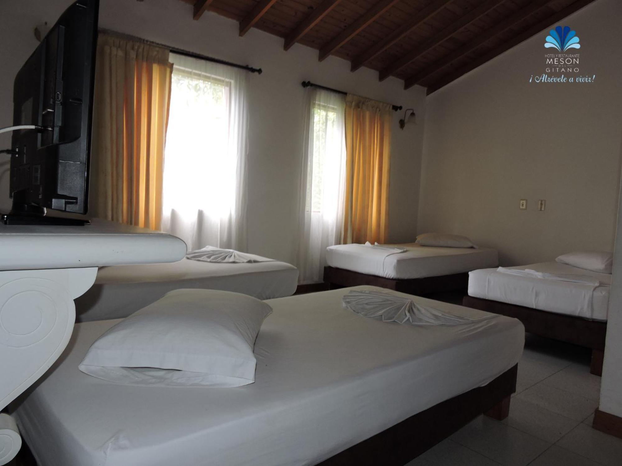 Hotel Y Restaurante Meson Del Gitano Caucasia Kamer foto