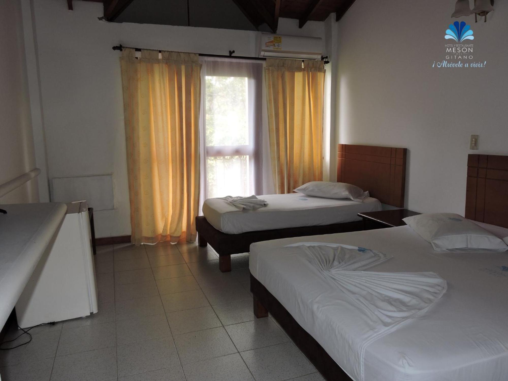 Hotel Y Restaurante Meson Del Gitano Caucasia Kamer foto